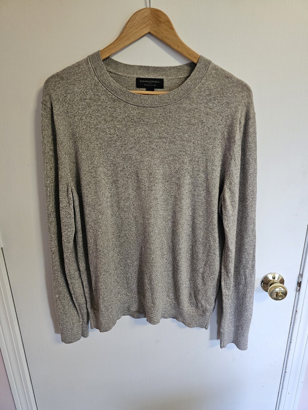 Banana Republic Men's Crewneck Sweater in Heather Gray